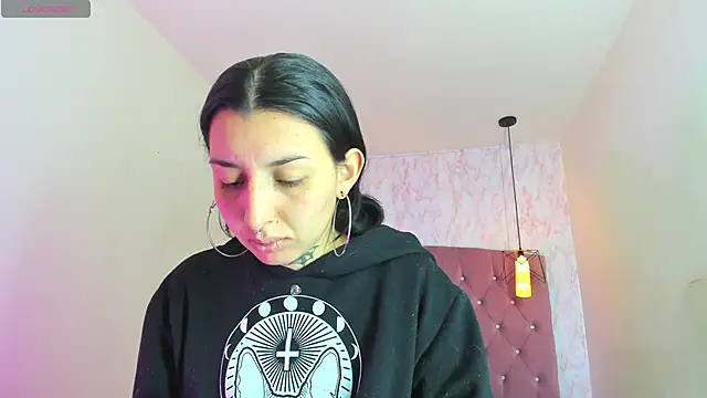 Iris  77 online show from 11-06-25, 06:31