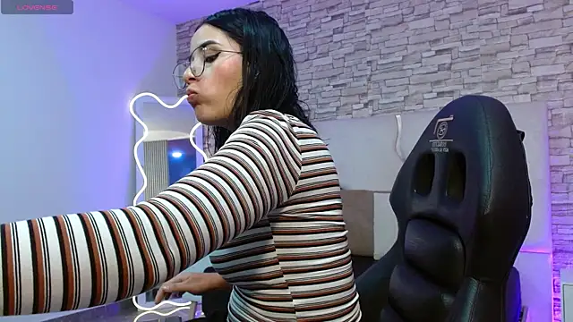 Snapshot of casse_tay chatting on 11-18-25, 02:39 casse tay online show from 11-18-25, 02:39