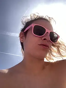 GoldenPussy1329 online show from 04-21-26, 12:22