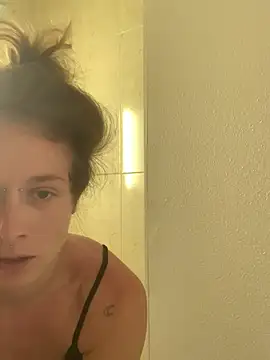 GoldenPussy1329 online show from 04-22-26, 12:24