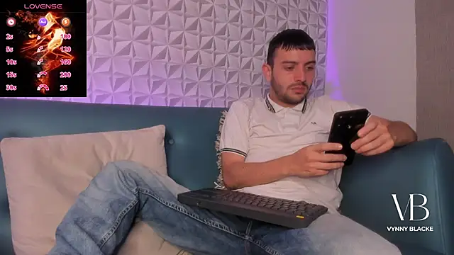 VynnyBlacke  online show from 11-13-25, 07:24