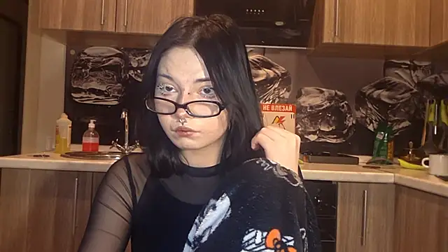 Snapshot of Beeping_Creature chatting on 02-08-26, 06:11 Beeping Creature online show from 02-08-26, 06:11