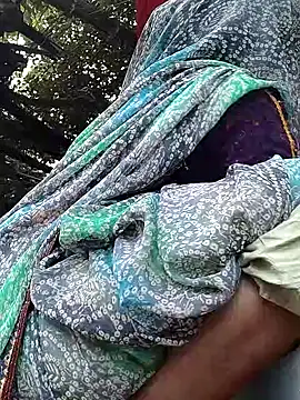 Snapshot of Na_shreya chatting on 10-24-25, 10:33 Na shreya online show from 10-24-25, 10:33