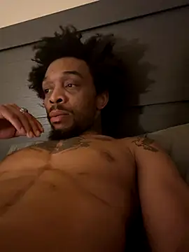 Snapshot of thefreakscomeoutatnight chatting on 10-30-25, 07:43 thefreakscomeoutatnight online show from 10-30-25, 07:43