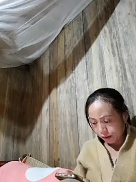 Tuyet xx online show from 10-28-25, 01:42