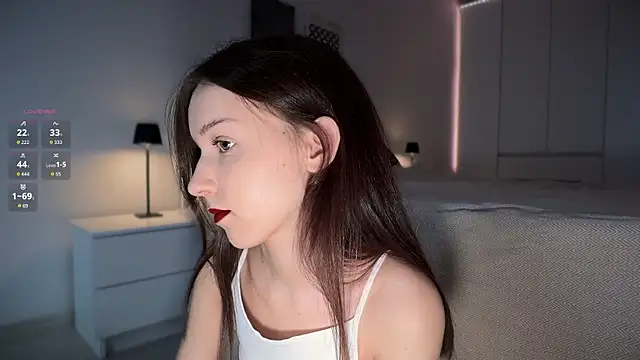 Snapshot of monnymoon chatting on 11-19-25, 04:45 monnymoon online show from 11-19-25, 04:45