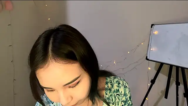 CarollFalick online show from 12-04-25, 12:36