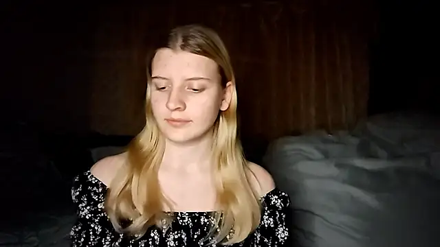 LynteriLain online show from 10-16-25, 08:21