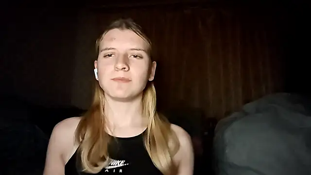 LynteriLain online show from 10-17-25, 09:39