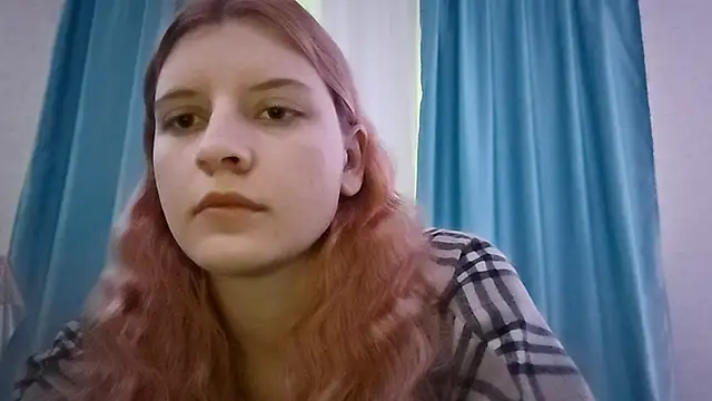 LynteriLain online show from 12-04-25, 05:17