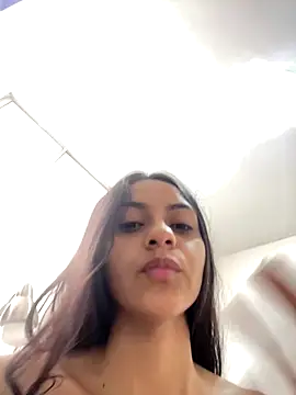 miluwatson online show from 10-18-25, 07:36