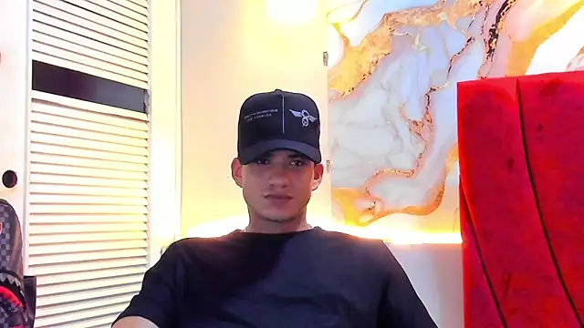 Snapshot of daniscot chatting on 11-12-25, 04:13 daniscot online show from 11-12-25, 04:13