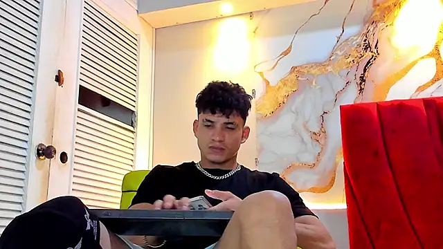 Snapshot of daniscot chatting on 11-25-25, 03:50 daniscot online show from 11-25-25, 03:50