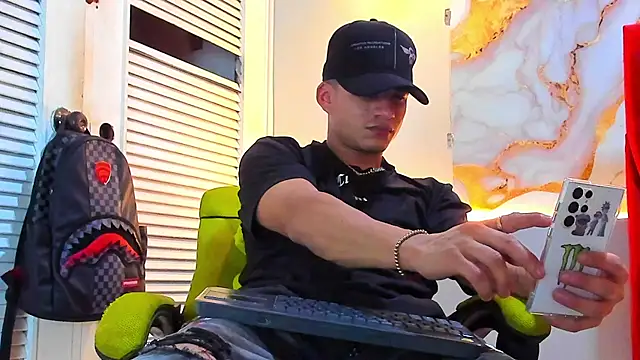 Snapshot of daniscot chatting on 11-29-25, 08:12 daniscot online show from 11-29-25, 08:12