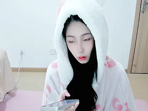 XIAYIBB-2025 online show from 10-19-25, 07:09