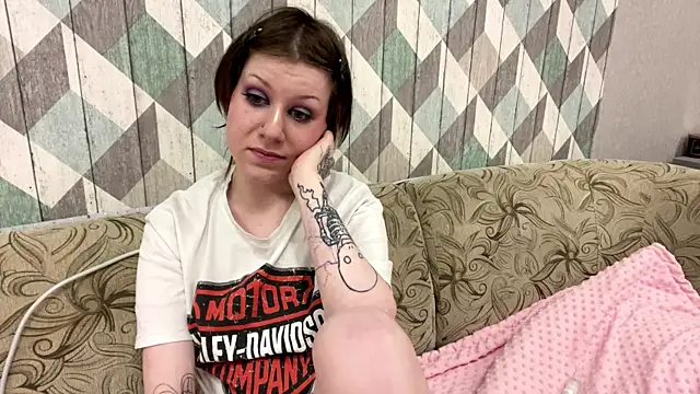 RebelKitsune online show from 11-29-25, 06:11