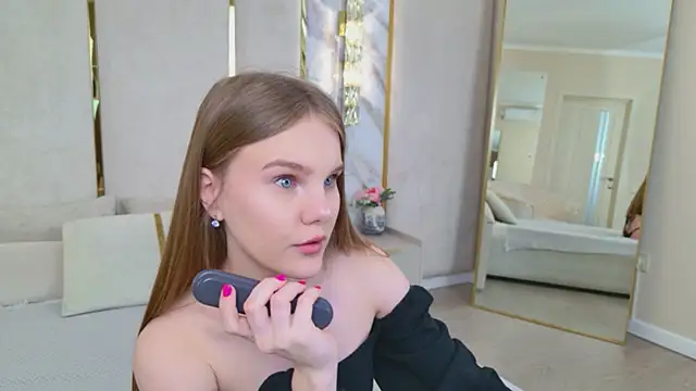 Snapshot of Lili_Lohan chatting on 05-18-26, 05:02 Lili Lohan online show from 05-18-26, 05:02