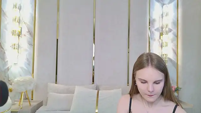 Snapshot of Lili_Lohan chatting on 05-19-26, 05:03 Lili Lohan online show from 05-19-26, 05:03