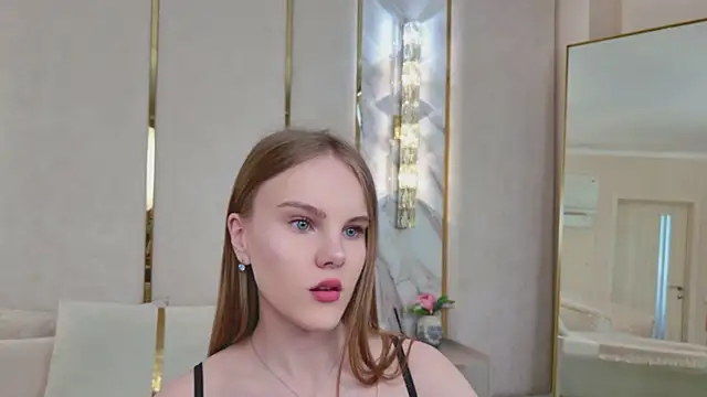 Snapshot of Lili_Lohan chatting on 05-25-26, 05:02 Lili Lohan online show from 05-25-26, 05:02