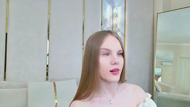 Snapshot of Lili_Lohan chatting on 05-27-26, 05:04 Lili Lohan online show from 05-27-26, 05:04