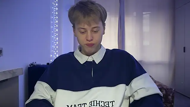  bee boy  online show from 10-08-25, 02:58