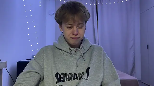  bee boy  online show from 11-20-25, 04:18