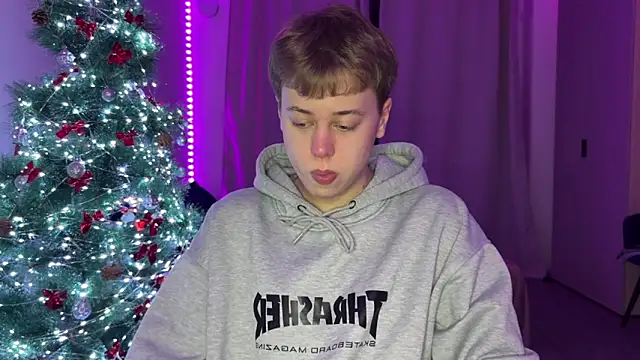  bee boy  online show from 12-04-25, 02:37