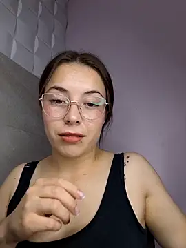 Snapshot of EmmaValencia_ chatting on 11-13-25, 03:22 EmmaValencia online show from 11-13-25, 03:22