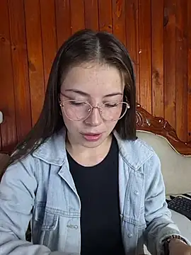 Snapshot of EmmaValencia_ chatting on 01-12-26, 04:39 EmmaValencia online show from 01-12-26, 04:39