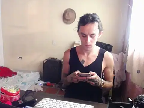 monroedelrey online show from 10-24-25, 04:47