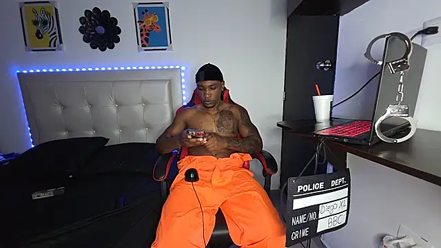 DiegoXL111 online show from 10-04-25, 04:32