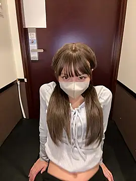 Snapshot of Riria_xx chatting on 02-16-26, 12:07 Riria xx online show from 02-16-26, 12:07