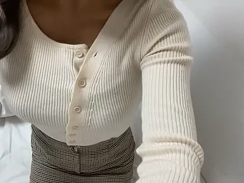 Snapshot of Toriyufu chatting on 11-26-25, 10:44 Toriyufu online show from 11-26-25, 10:44