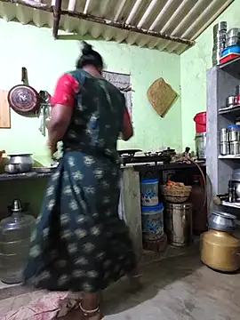 Snapshot of Tamilselviroja- chatting on 04-02-26, 02:47 Tamilselviroja- online show from 04-02-26, 02:47
