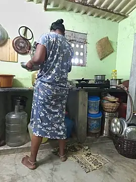 Snapshot of Tamilselviroja- chatting on 05-20-26, 03:56 Tamilselviroja- online show from 05-20-26, 03:56