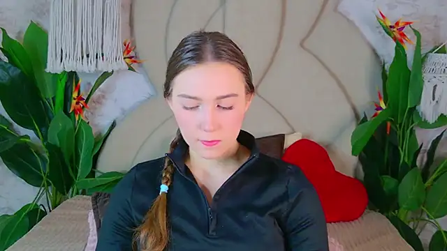 OliviaLay online show from 11-20-25, 06:35