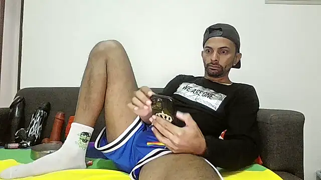 Snapshot of XxvanxX chatting on 11-09-25, 04:05 XxvanxX online show from 11-09-25, 04:05