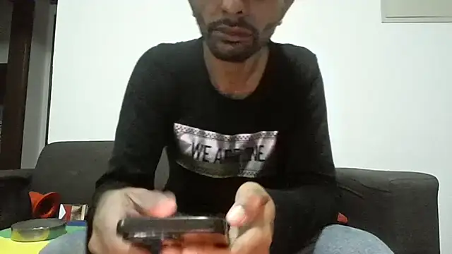 Snapshot of XxvanxX chatting on 11-10-25, 06:23 XxvanxX online show from 11-10-25, 06:23