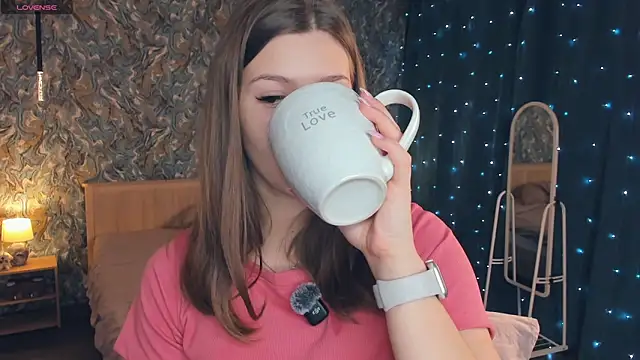 Snapshot of MondoNeko chatting on 12-05-25, 07:06 MondoNeko online show from 12-05-25, 07:06