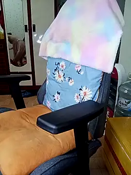 BiCute688 online show from 12-18-25, 08:53