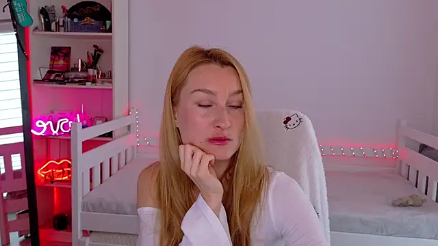 Snapshot of MysticRoxanne chatting on 01-07-26, 10:18 MysticRoxanne online show from 01-07-26, 10:18