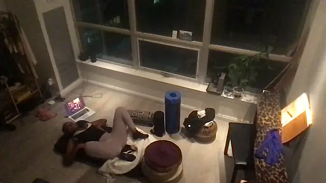 Snapshot of tia___fox chatting on 10-28-25, 03:54 tia fox online show from 10-28-25, 03:54