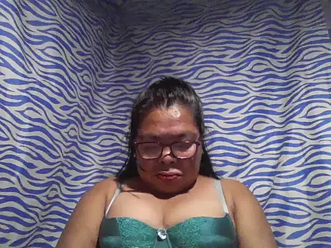 Snapshot of cris_tita chatting on 06-23-26, 02:15 cris tita online show from 06-23-26, 02:15