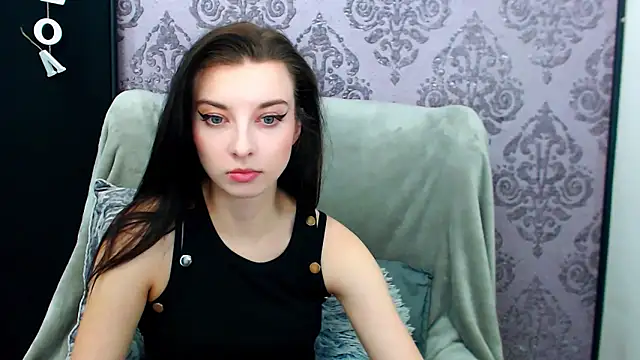Snapshot of DominantLuna chatting on 05-15-26, 07:43 DominantLuna online show from 05-15-26, 07:43