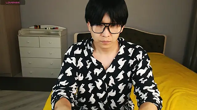 KaiChicken online show from 05-15-26, 06:26
