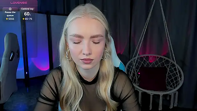 Snapshot of TessaGrays chatting on 11-30-25, 08:18 TessaGrays online show from 11-30-25, 08:18