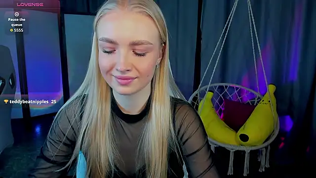 Snapshot of TessaGrays chatting on 02-04-26, 07:47 TessaGrays online show from 02-04-26, 07:47