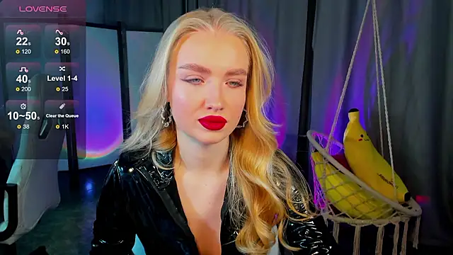 Snapshot of TessaGrays chatting on 02-11-26, 08:41 TessaGrays online show from 02-11-26, 08:41