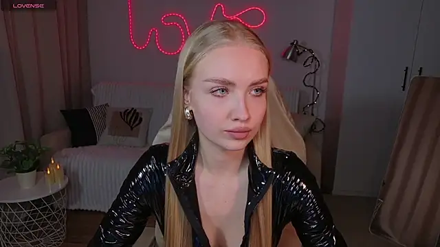 Snapshot of TessaGrays chatting on 02-23-26, 05:43 TessaGrays online show from 02-23-26, 05:43