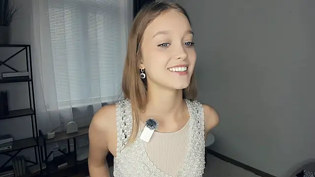 Snapshot of SerrenaAa chatting on 10-16-25, 08:37 SerrenaAa online show from 10-16-25, 08:37